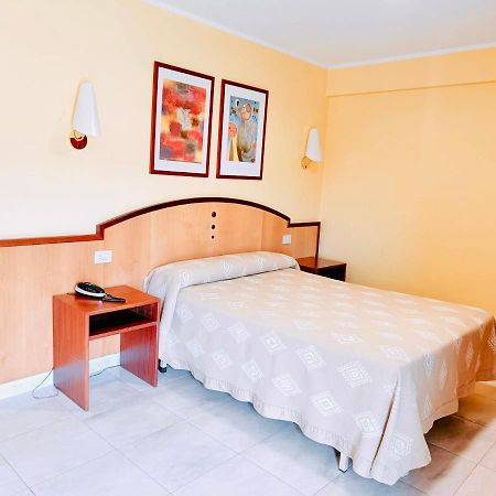 Hotel Alameda Villaviciosa  Zewnętrze zdjęcie