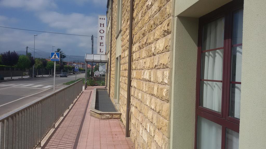 Hotel Alameda Villaviciosa  Zewnętrze zdjęcie